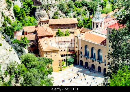 Vue de la montagne au sommet de Santa Maria de Montserrat Abbey à Monistrol, Catalogne, Espagne Banque D'Images