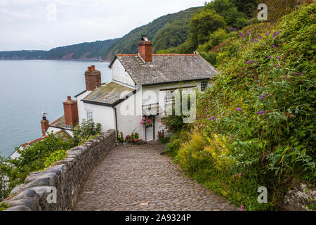 Devon, UK - 2 août 2019 : un magnifique chalet dans le village de pêcheurs historique de Clovelly dans le Nord du Devon, Royaume-Uni. Banque D'Images