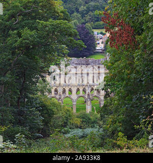 Rievaulx Abbey ruins vu de Rievaulx Terrace, Ryedale, North Yorkshire Moors, UK Banque D'Images