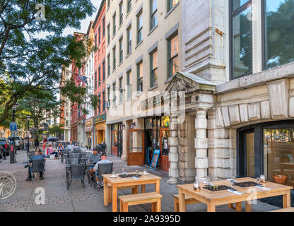 Cafés, bars et restaurants sur Hanover Square dans le centre-ville historique de Syracuse, New York State, USA. Banque D'Images