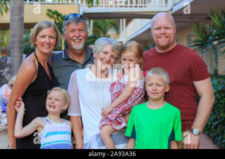 Portrait d'une famille de plusieurs générations heureuse Banque D'Images