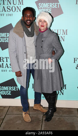 Rhashan Stone et Olivia Williams arrivant au lancement de skate à Somerset House à Fortnum & Mason, à Somerset House, Londres. Banque D'Images