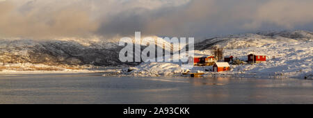 Kvaløyvågen dans le Nord de la Norvège en hiver Banque D'Images