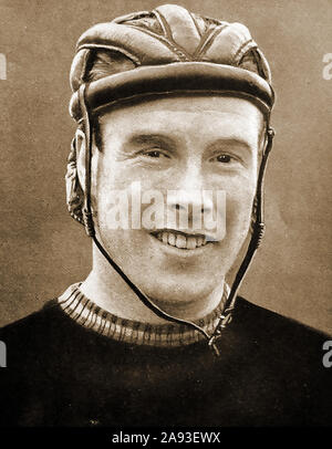 Un portrait de 1933 Reg Harris, Cycle World Champion 1949 & 1950 Sprint, (Reginald Hargreaves Harris OBE ( 1920 - 1992). Il a également participé aux Jeux Olympiques de 1948 en sprint Tandem (avec Alan Bannister) et a été sportif de l'année 1950 Banque D'Images