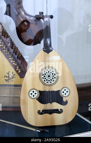 Instruments de musique traditionnels exposés au Musée de Bobur en Ouzbékistan Banque D'Images