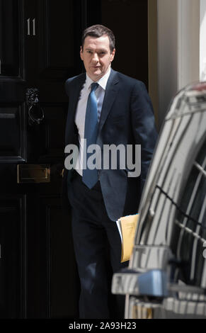 Downing Street, London, UK. 16 juin 2015. Les ministres quitter Downing Street après avoir assisté à la réunion hebdomadaire du Cabinet. Sur la photo : Première Sec Banque D'Images