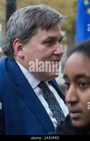 Londres, Royaume-Uni. 12 novembre, 2019. Kit Malthouse, Conservateur PPC pour North West Hampshire, arrive au bureau du Cabinet pour une réunion du comité d'urgence Cobra s'est réuni pour discuter de la réponse du gouvernement à des inondations dévastatrices dans le nord de l'Angleterre. Selon les rapports de la BBC, 39 avertissements d'inondations sont restées en place la nuit dernière, dont cinq avertissements sévères affectant la rivière Don dans le Yorkshire du Sud. Credit : Mark Kerrison/Alamy Live News Banque D'Images