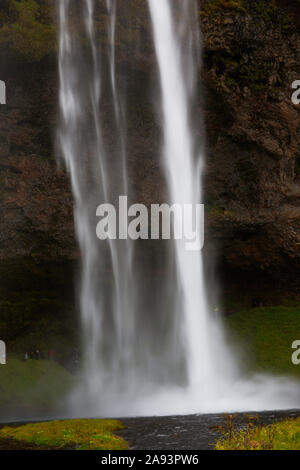 Cascade cascade de Seljalandsfoss 195 pieds (60M) Sudhurland dans le sud de l'Islande, Europe Banque D'Images