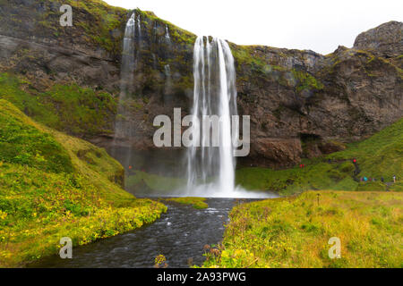 Cascade cascade de Seljalandsfoss 195 pieds (60M) Sudhurland dans le sud de l'Islande, Europe Banque D'Images