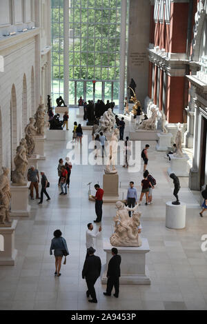 Les amateurs d'art de la sculpture européenne Petrie, le Tribunal s'est réuni, New York City Banque D'Images