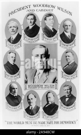 Le Président Woodrow Wilson et de son Cabinet, "le monde doit être faite sans danger pour la démocratie", Carte photos Co., NY, 1917 Banque D'Images