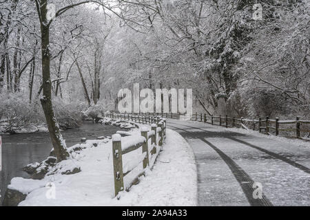 Promenade dans le parc après une tempête hivernale, photos de paysage d'hiver dans le parc à Wyomissing, comté de Berks, en Pennsylvanie Banque D'Images