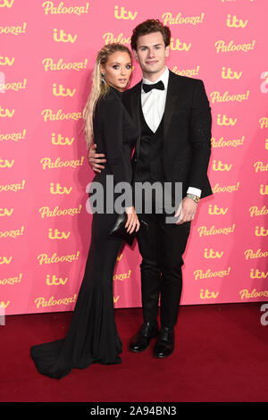 Londres, Royaume-Uni. 12 novembre 2019 - Lucie Donlan et Joe Garratt arrivant pour l'ITV Palooza au Royal Festival Hall, Londres. Photo : Steve Sav/Featureflash Banque D'Images