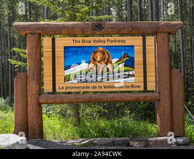 Panneau pour la promenade de la vallée de la Bow dans le parc national Banff; District d'amélioration no 9, Alberta, Canada Banque D'Images