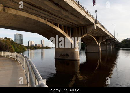 Ann Richards, Congress Avenue Bridge, Lady Bird Lake Austin, Texas Banque D'Images