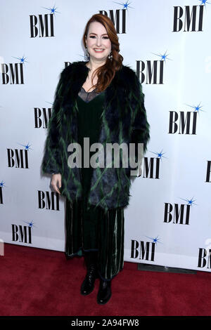 Nashville, Tennessee, USA. 12 Nov, 2019. 12 novembre 2019 - Nashville, Tennessee - Hilary Williams. 2019 BMI Country Awards tenue au Siège de l'IMC Music Row. Crédit photo : Laura Farr/AdMedia /MediaPunch MediaPunch Crédit : Inc/Alamy Live News Banque D'Images