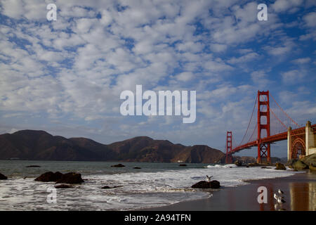 Le célèbre pont suspendu - Golden Gate Bridge à San Francisco en France Banque D'Images