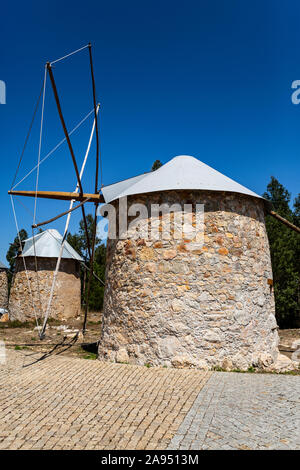 Vue de la maçonnerie traditionnelle moulins d Gavinhos près de la ville portugaise sur Penacova, Coimbra, Portugal Banque D'Images