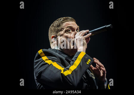 Copenhague, Danemark. 12 Nov, 2019. Le groupe de hard rock américain Shinedown effectue un concert live à KB Hallen à Copenhague. Ici le chanteur Brent Smith est vu sur scène. (Photo crédit : Gonzales Photo/Peter Troest/Alamy Live News). Banque D'Images