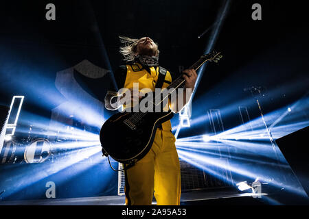 Copenhague, Danemark. 12 Nov, 2019. Le groupe de hard rock américain Shinedown effectue un concert live à KB Hallen à Copenhague. Ici le guitariste Zach Myers est vu sur scène. (Photo crédit : Gonzales Photo/Peter Troest/Alamy Live News). Banque D'Images