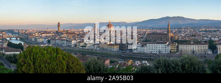 Florence de la Piazzale Michelangelo. Image panoramique de Florence, Italie à partir de la célèbre vue surplombant la ville. Banque D'Images