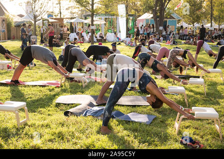 L'extérieur de la classe de yoga au Wanderlust festival, à Lisbonne, Portugal. Banque D'Images