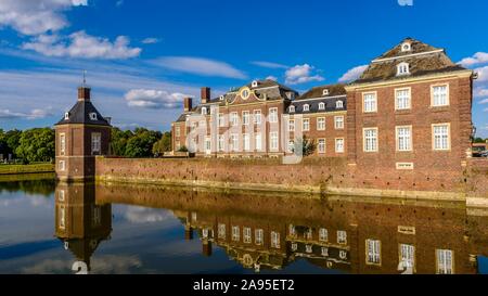 Le Château de Nordkirchen avec Wassergraben, Université de Sciences Appliquées aux finances, Munsterland, Rhénanie du Nord-Westphalie, Allemagne Banque D'Images