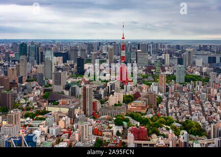 Vue de Roppongi Hills, vue sur la ville de Tokyo, des gratte-ciel, la Tour de Tokyo, Tokyo, Japon Banque D'Images