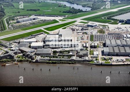 Airbus, site de l'usine avec des installations de production, chantier et de l'aéroport, de Finkenwerder, Hambourg, Allemagne Banque D'Images