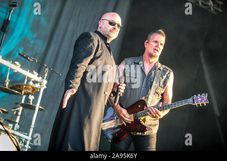 Solvesborg, Suède. 07th, 2019 juin. Le groupe de heavy metal américain troublé effectue un concert live au cours de la fête de la musique suédoise Sweden Rock Festival 2019. Ici le chanteur David Draiman est vu en direct sur scène avec le guitariste Dan Donegan. (Photo crédit : Gonzales Photo - Terje Dokken). Banque D'Images