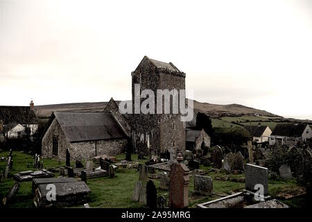 L'église St Cenydd Llangennith Péninsule de Gower Wales Banque D'Images