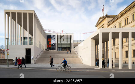 Vue d'extérieur de James Simon Galerie à l'île aux musées , Museumsinsel à Mitte Berlin, Allemagne, l'architecte David Chipperfield. Banque D'Images