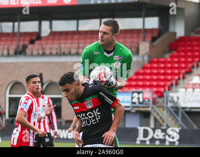 ROTTERDAM, 13-11-2019 , Stade het Kasteel . La pratique néerlandaise de football match entre Sparta Rotterdam et NEC Nimègue Ayman Sellouf de NEC Nimègue, Tim Coremans de Sparta Rotterdam Banque D'Images