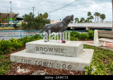 Brownie le chien ville était un chien errant adopté par les commerçants et habitants de la ville de Daytona Beach en Floride de 1939 à 1954 et est enterré sur Beach street. Banque D'Images