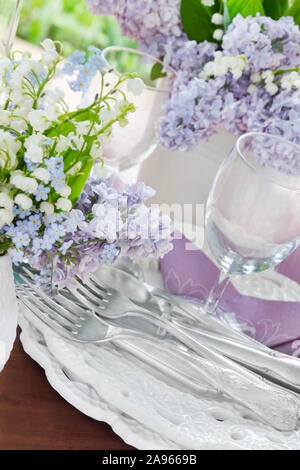 Décorations de table de dîner de printemps Banque D'Images