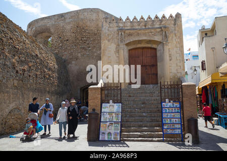 Asilah, Morocco-September 10, 2019 : passerelle Historique Bab el Homar à l'ancienne médina d'Asilah, au nord du Maroc Banque D'Images