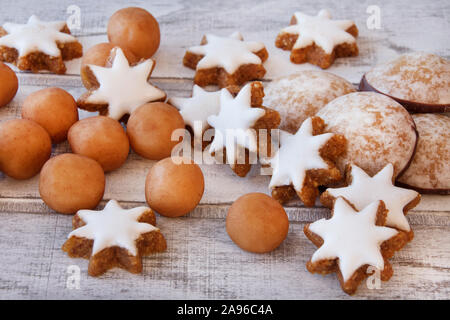 Le massepain et les Cookies de Noël Banque D'Images