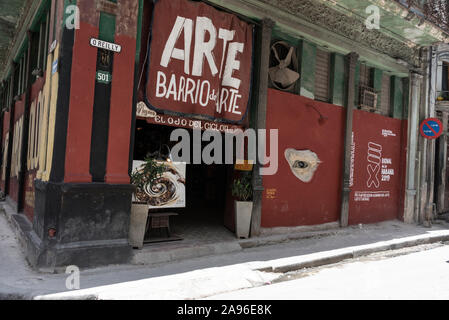 La Habana Bienal 2019 s’est déroulée autour de différents lieux à la Havane, Cuba, d’avril à mai. La vieille ville de la Havane (Habana Vieja) est une WO de l'UNESCO Banque D'Images