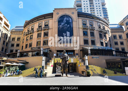 La statue de Nelson Mandela à la place Nelson Mandela, de la ville de Sandton, Johannesburg, Afrique du Sud Banque D'Images