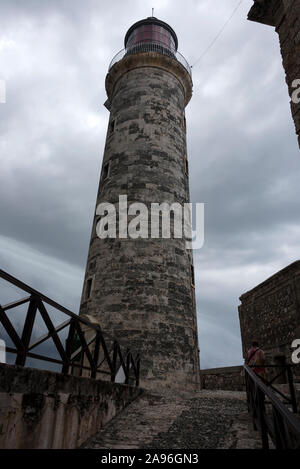 Castillo de Los Tres Reyes Del Morroa ( Château des trois Rois de Morroa) avec un phare dans la baie de la Havane, Cuba. La forteresse a été construite Banque D'Images