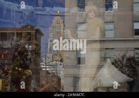 Fenêtre spectaculaire affichage à Ralph Lauren à New York le 11 décembre 2013. Banque D'Images
