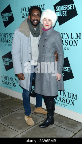 La photo doit être crédité ©Presse Alpha 078237 12/11/2019 Rhashan Stone et Olivia Williams Skate à Somerset House à Londres Lancement 2019 Banque D'Images