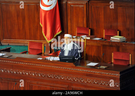 Tunis, Tunis. 13 Nov, 2019. Abdelfettah Mourou, président de l'ARP au cours de la plénière inaugurale de la nouvelle législature .Les députés menée ce mercredi, 13 novembre, lors de la plénière d'ouverture de la nouvelle législature, la prestation de serment collectif, tel que prévu à l'article 08 du Règlement de l'ARP. Les délégués ont repris le serment derrière, Rached Ghannouchi, sous les cris de l'Abir Moussi qui ont exigé un point d'ordre, et qui n'ont pas prêter un serment.L'assermentation a eu lieu, après quoi les députés chanté l'hymne national. Banque D'Images