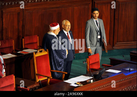 Tunis, Tunis. 13 Nov, 2019. Abdelfettah Mourou et Rached Ghannouchi du Parti islamique Ennahdha au cours de la plénière d'ouverture de la nouvelle législature.Les délégués ont mené ce mercredi, 13 novembre, lors de la plénière d'ouverture de la nouvelle législature, la prestation de serment collectif, tel que prévu à l'article 08 du Règlement de l'ARP. Les délégués ont repris le serment derrière, Rached Ghannouchi, sous les cris de l'Abir Moussi qui ont exigé un point d'ordre, et qui n'ont pas prêter un serment.L'assermentation a eu lieu, après quoi les députés chanté l'hymne national. Banque D'Images