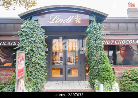 La Princeton New Jersey 11 Novembre 2019 : extérieur de chocolat Lindor et sweet store shop montrant le logo de la société, signe, signalisation et marquage. shopping Banque D'Images