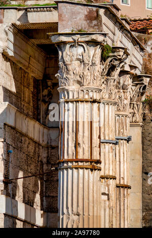 Colonnes corinthiennes dans le forum romain Banque D'Images