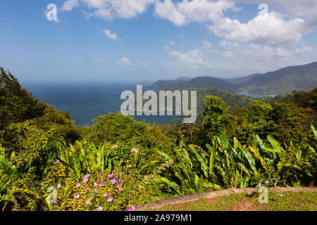 Beau paysage paysage regarder Trinité côte nord tropical de l'océan Banque D'Images