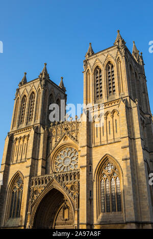 À la recherche à l'extérieur du magnifique cathédrale de Liverpool en Angleterre. Banque D'Images