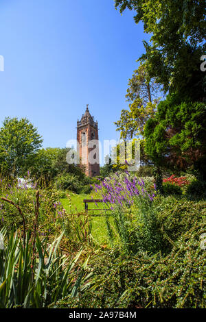 Une vue sur le quartier historique de la tour Cabot, situé à Brandon Hill Park dans la ville de Bristol, Royaume-Uni. Banque D'Images