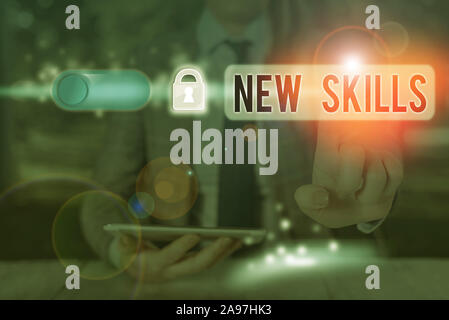 Texte de l'écriture l'écriture de nouvelles compétences. Photo conceptuelle a récemment fait l'acquisition de compétences Connaissances Capacités apprises Banque D'Images
